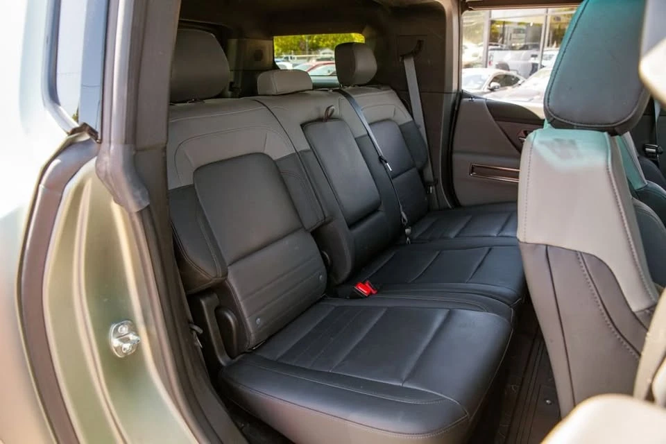 2024 GMC Hummer EV - Image 10 of 19