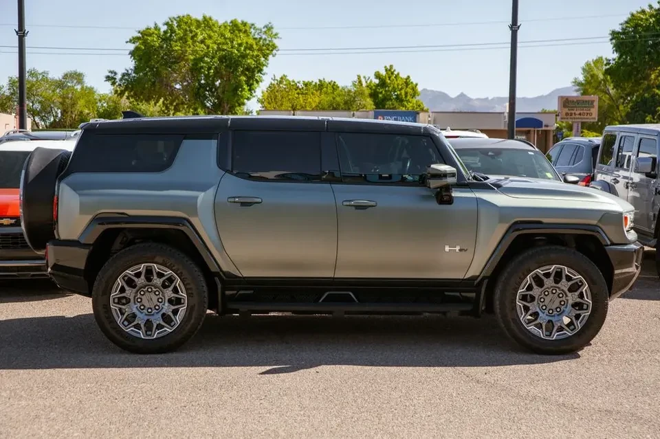 2024 GMC Hummer EV - Image 7 of 19