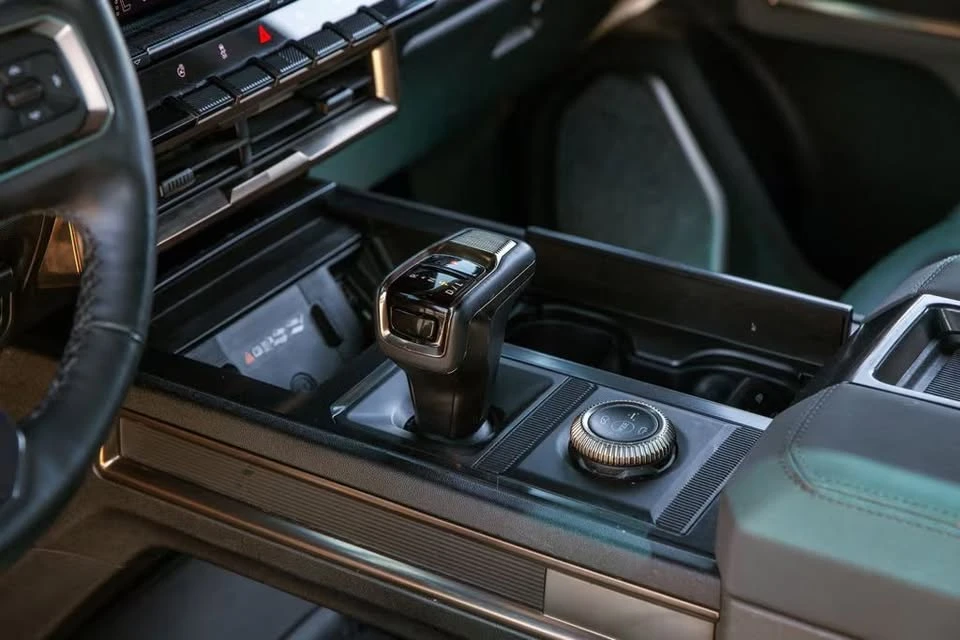 2024 GMC Hummer EV - Image 12 of 19