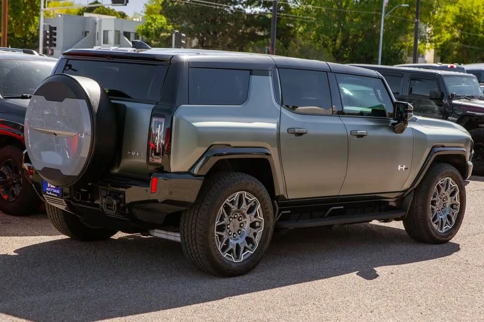 2024 GMC Hummer EV - Image 6 of 19