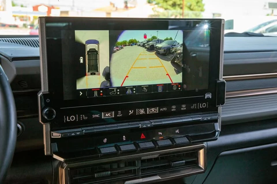 2024 GMC Hummer EV - Image 15 of 19