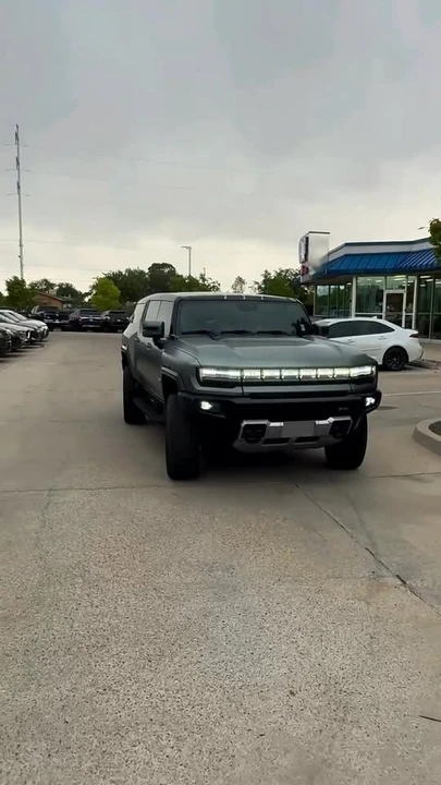2024 GMC Hummer EV - Image 19 of 19