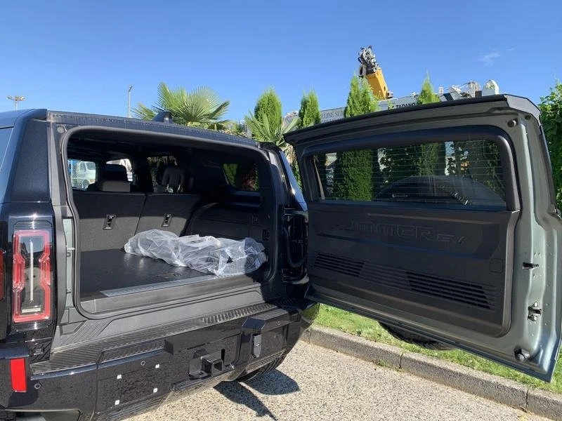 2024 GMC Hummer EV - Image 17 of 20