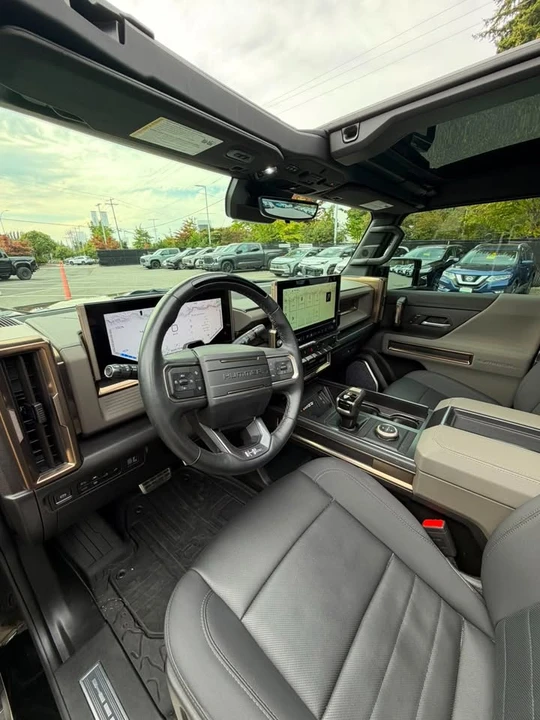 2024 GMC Hummer EV - Image 6 of 10