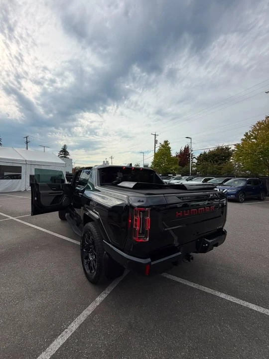 2024 GMC Hummer EV - Image 5 of 10