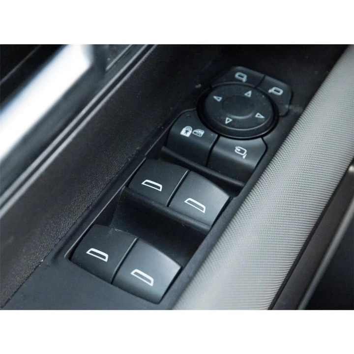 2024 GMC Hummer EV - Image 17 of 20