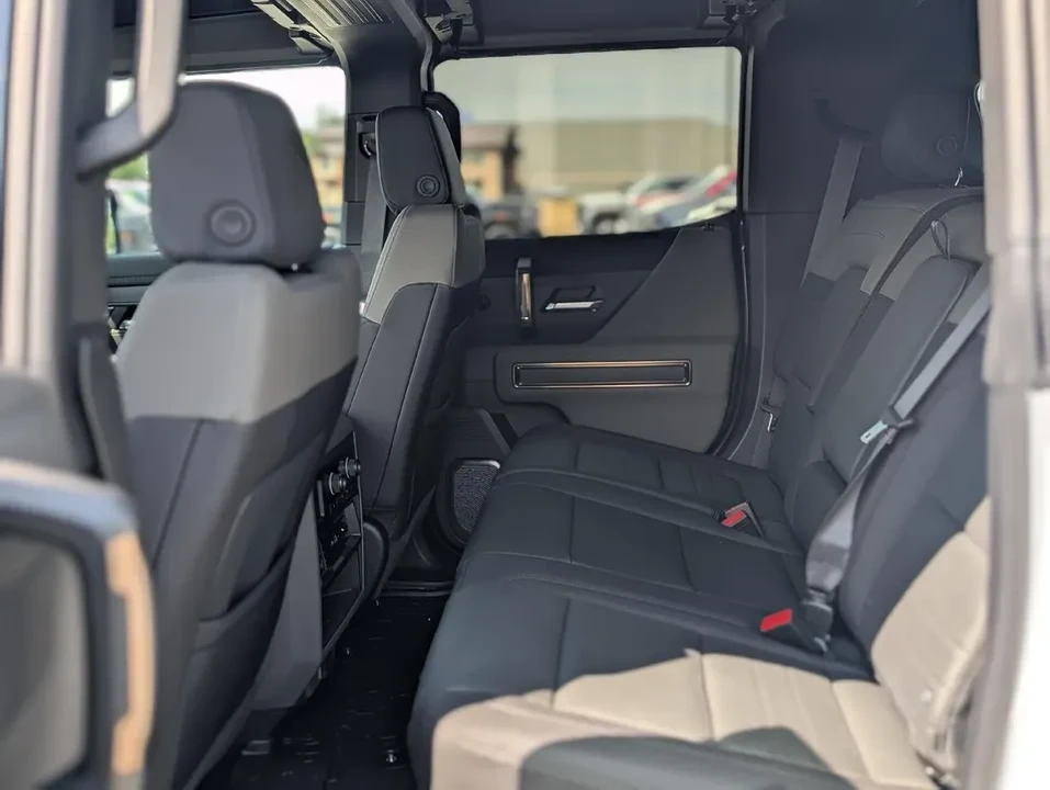 2024 GMC Hummer EV - Image 6 of 6