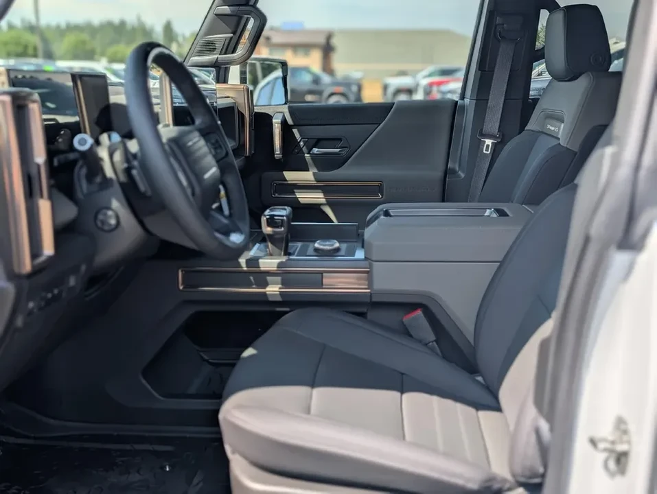 2024 GMC Hummer EV - Image 5 of 6