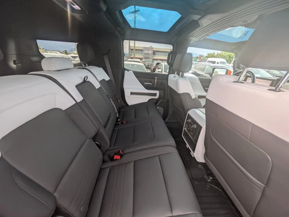 2024 GMC Hummer EV - Image 9 of 15