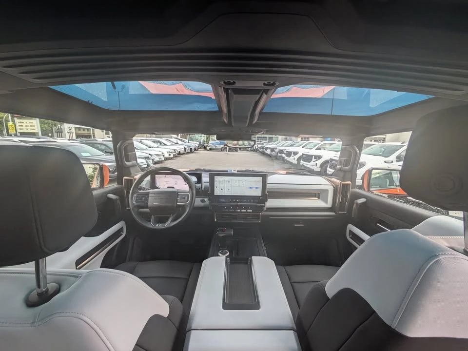 2024 GMC Hummer EV - Image 10 of 15