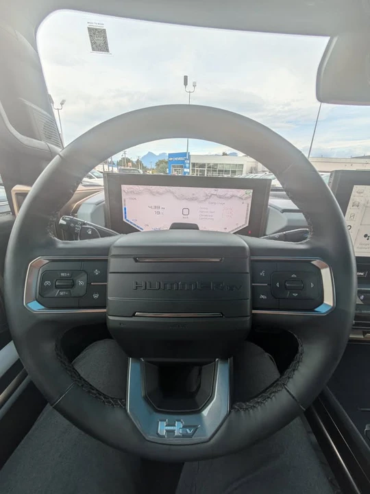 2024 GMC Hummer EV - Image 11 of 15