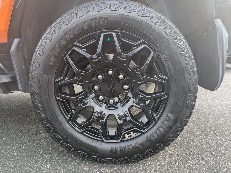 2024 GMC Hummer EV - Image 6 of 15