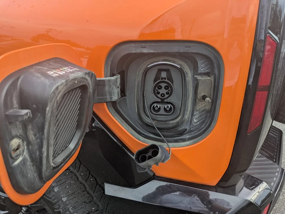 2024 GMC Hummer EV - Image 7 of 15