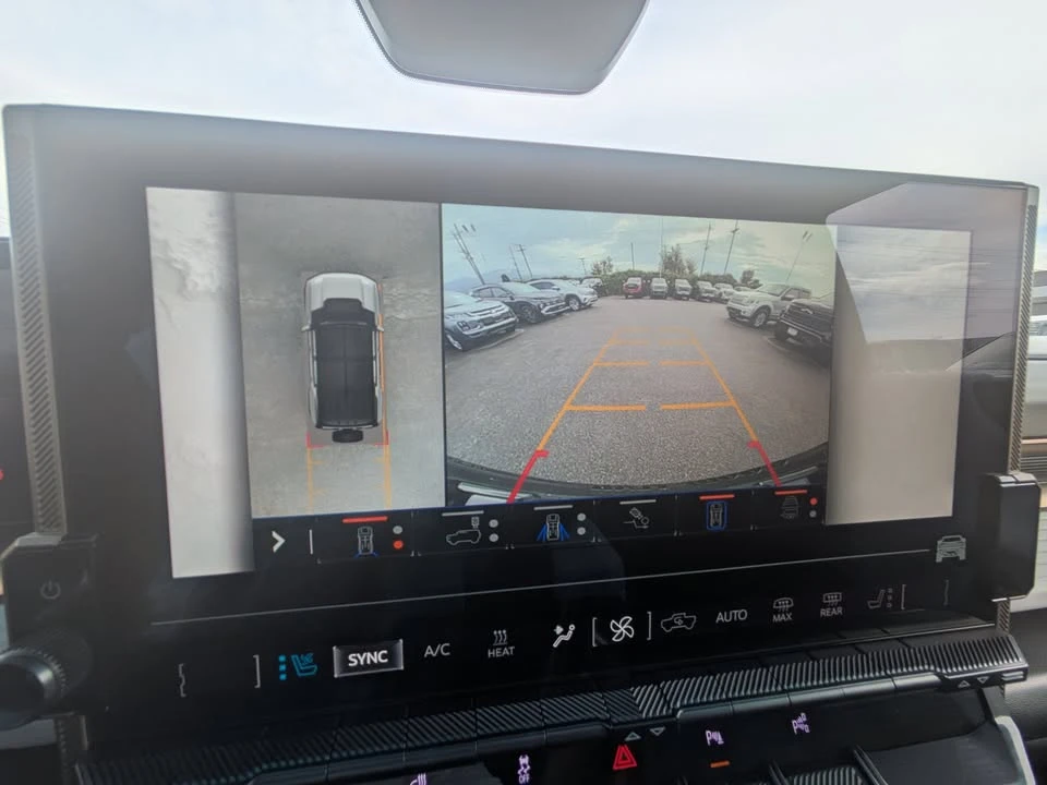2024 GMC Hummer EV - Image 13 of 15
