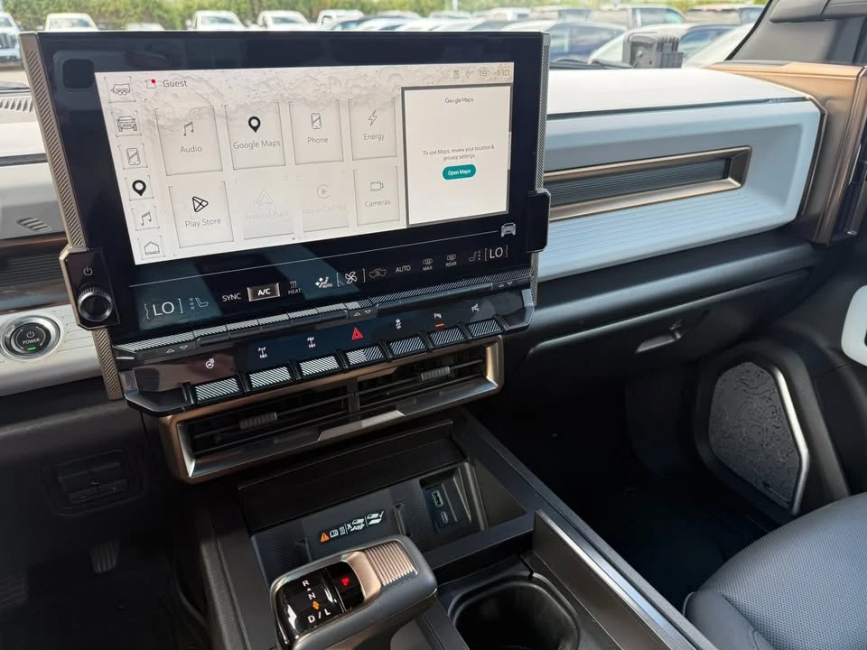 2024 GMC Hummer EV - Image 11 of 12