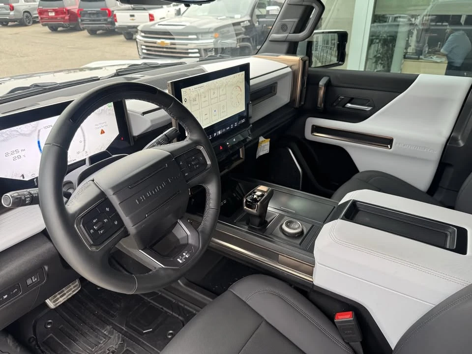 2024 GMC Hummer EV - Image 9 of 15