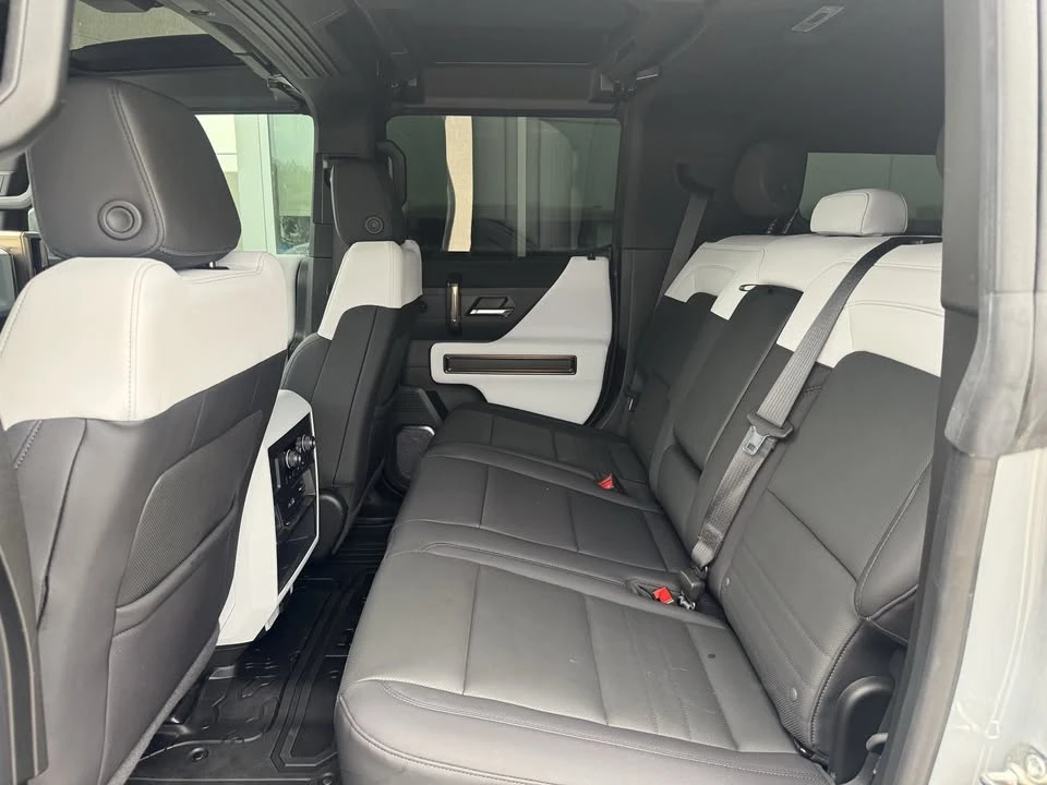 2024 GMC Hummer EV - Image 14 of 15