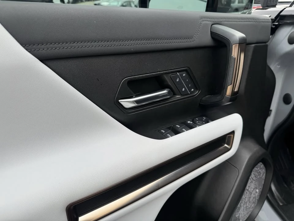 2024 GMC Hummer EV - Image 11 of 15