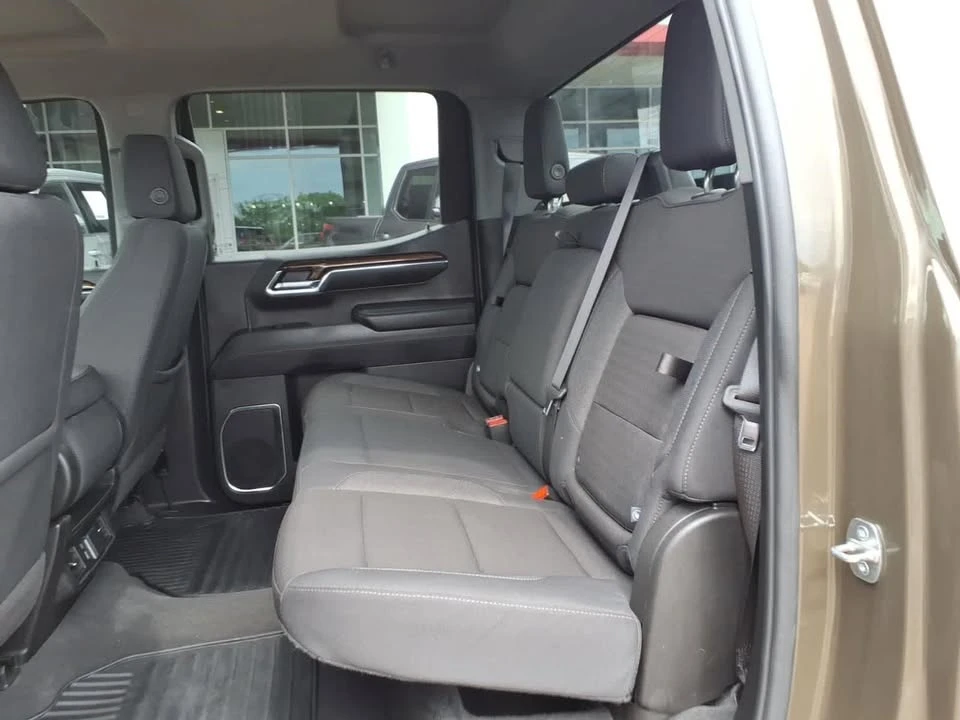 2024 GMC Sierra 5th Gen - Image 9 of 10
