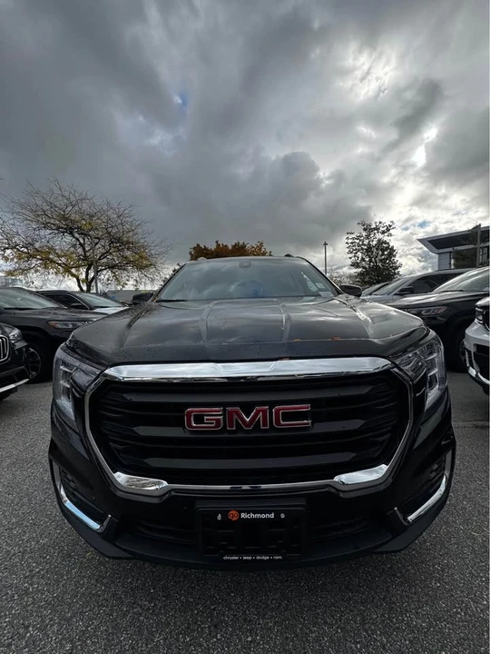 2024 GMC Terrain - Image 2 of 7