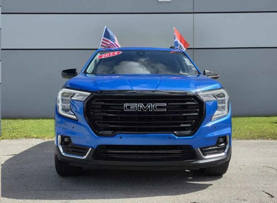 2024 GMC Terrain - Image 2 of 6