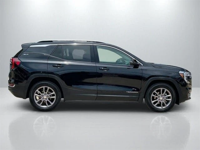 2024 GMC Terrain - Image 2 of 20