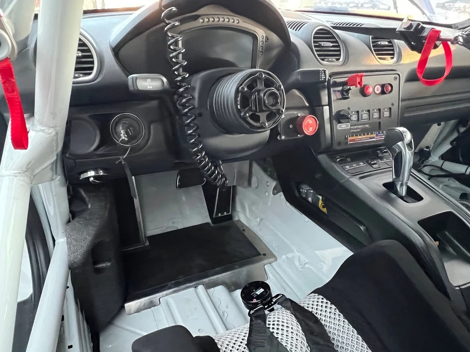 2024 Porsche 718 Cayman GT4 RS Clubsport - Image 11 of 24