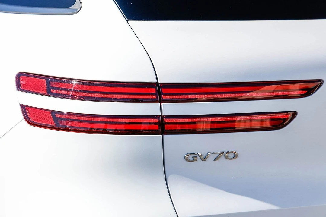 2024 Genesis GV70 - Image 8 of 12