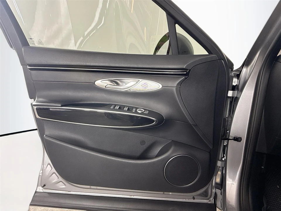 2024 Genesis GV70 - Image 16 of 21