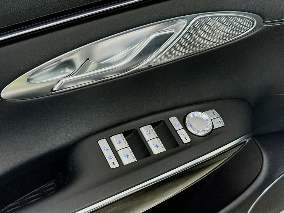 2024 Genesis GV70 - Image 9 of 13
