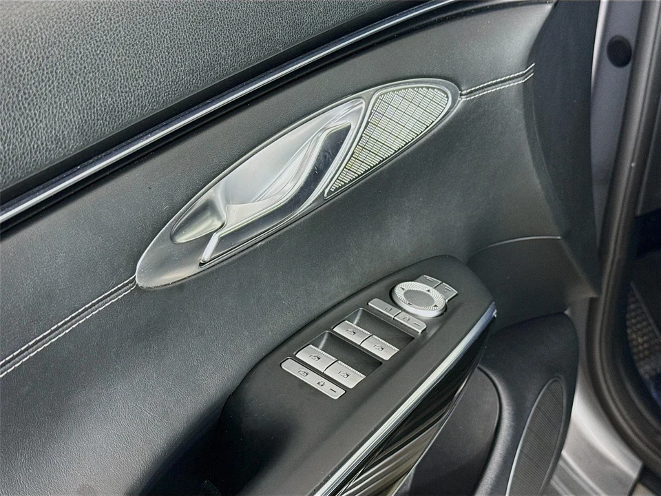 2024 Genesis GV70 - Image 16 of 21