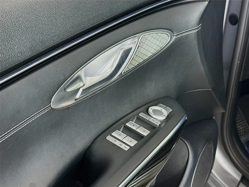 2024 Genesis GV70 - Image 15 of 21
