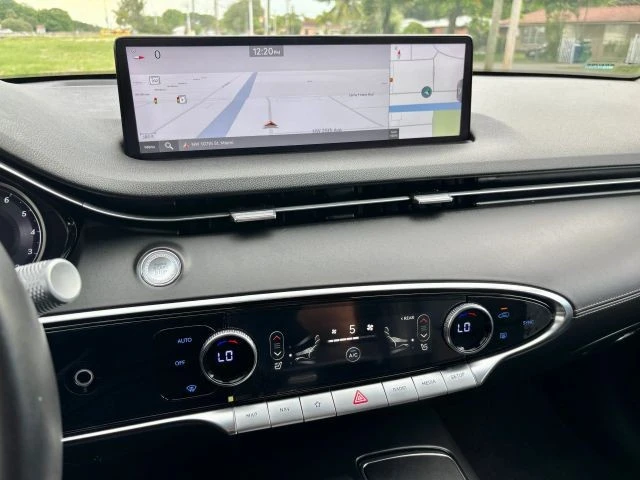 2024 Genesis GV70 - Image 14 of 21