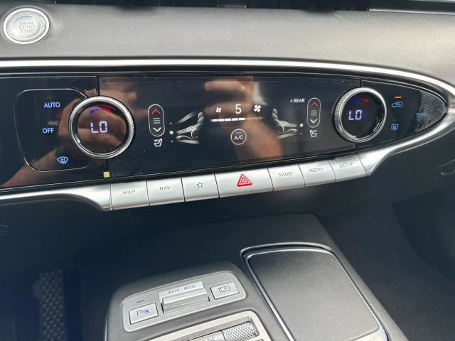 2024 Genesis GV70 - Image 16 of 21