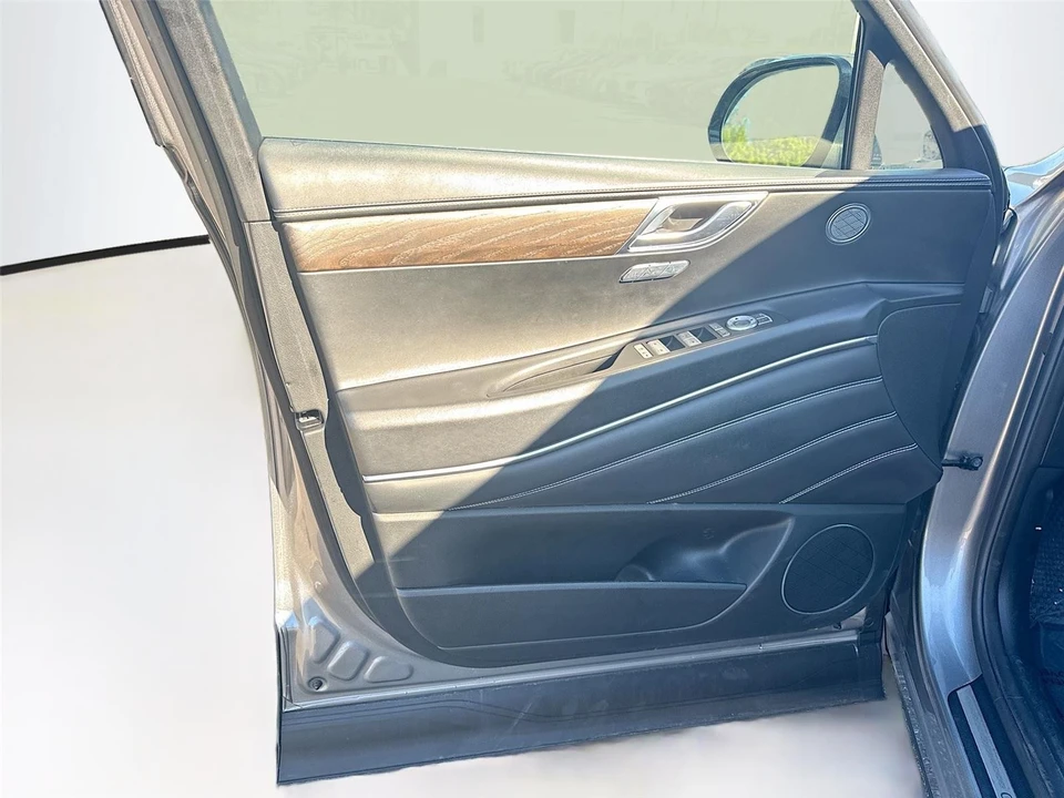 2024 Genesis GV80 - Image 18 of 21