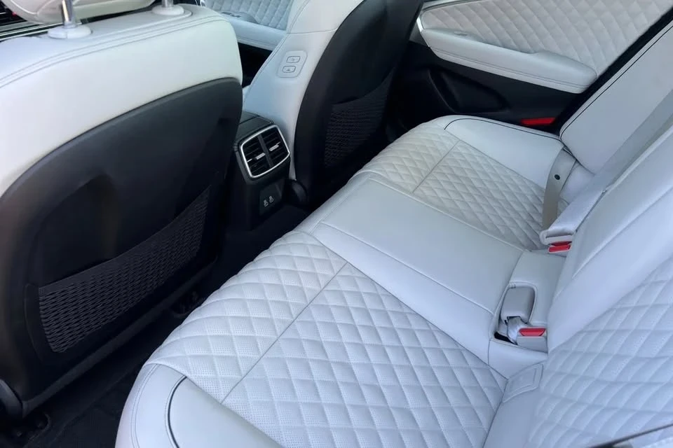 2024 Genesis G70 - Image 10 of 17