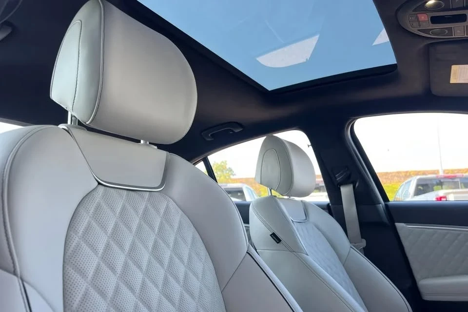 2024 Genesis G70 - Image 13 of 17