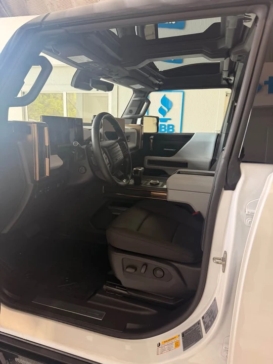 2024 GMC Hummer EV - Image 7 of 9