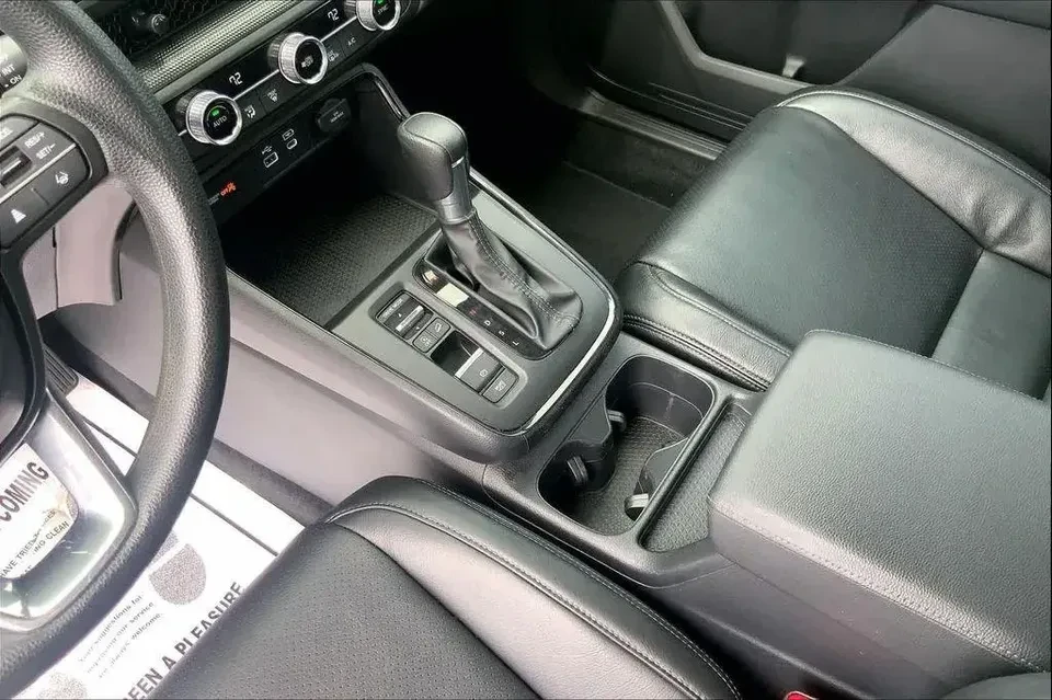 2024 Honda CR-V 6th Gen - Image 14 of 18