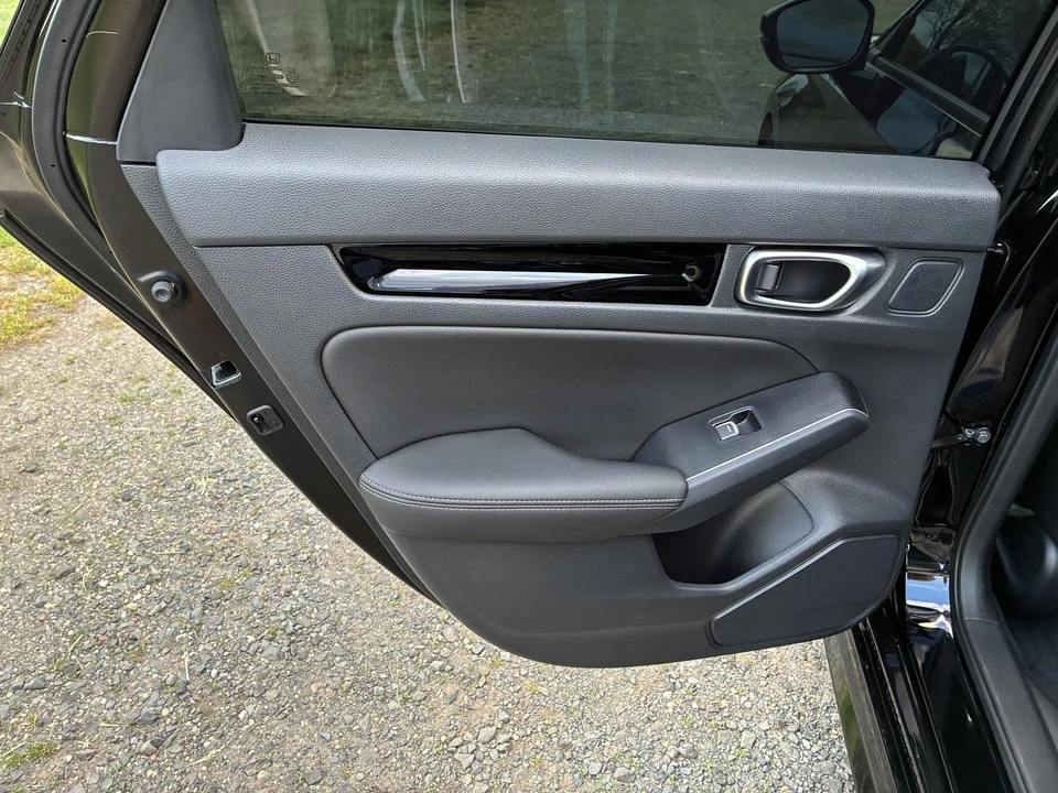 2024 Honda Civic 11th Gen - Image 15 of 31