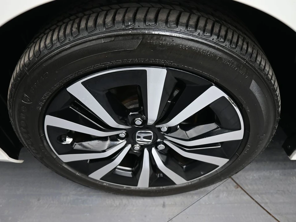 2024 Honda Civic 11th Gen - Image 14 of 21