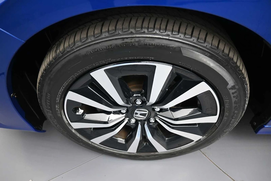 2024 Honda Civic 11th Gen - Image 13 of 31