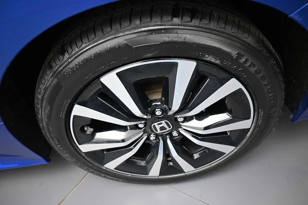 2024 Honda Civic 11th Gen - Image 14 of 31