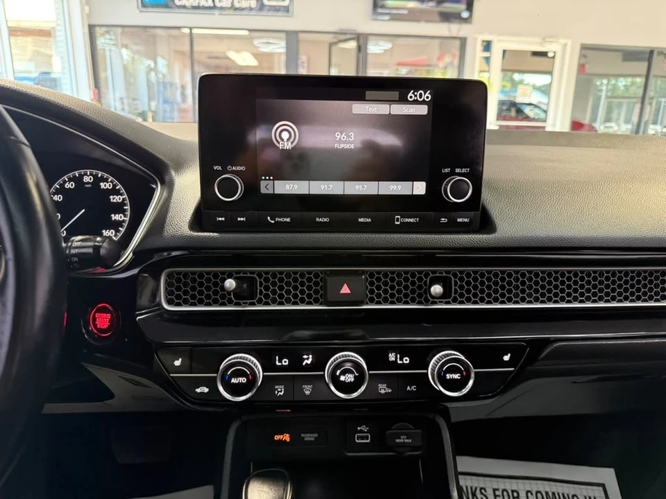 2024 Honda Civic 11th Gen - Image 14 of 31