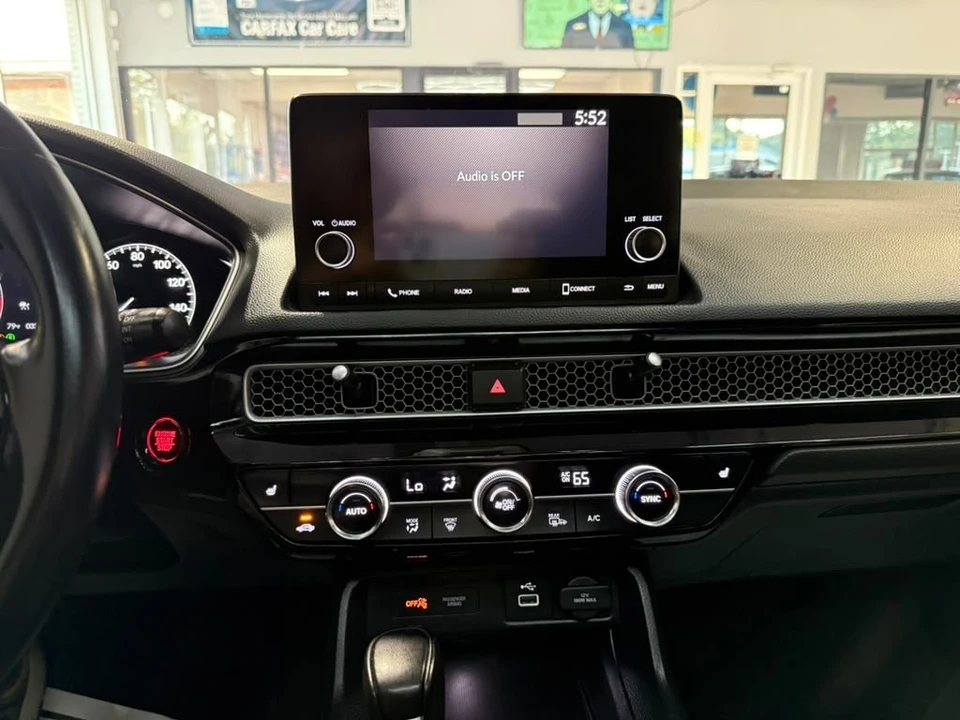 2024 Honda Civic 11th Gen - Image 16 of 31