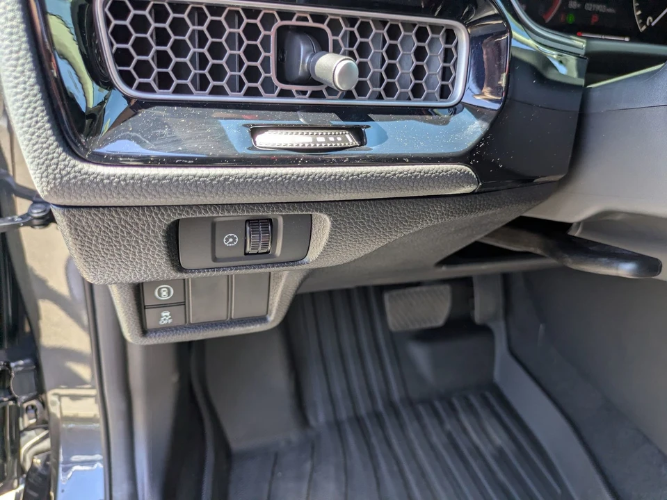2024 Honda Civic 11th Gen - Image 17 of 31