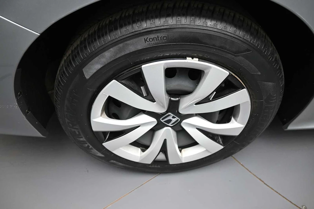 2024 Honda Civic 11th Gen - Image 12 of 31