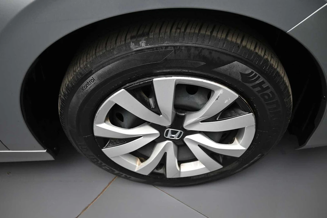 2024 Honda Civic 11th Gen - Image 13 of 31