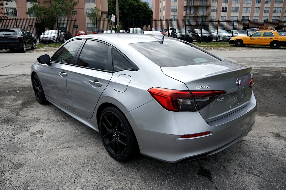 2024 Honda Civic 11th Gen - Image 15 of 28