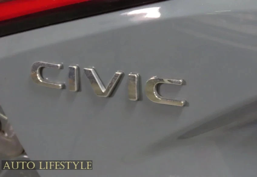 2024 Honda Civic 11th Gen - Image 16 of 31
